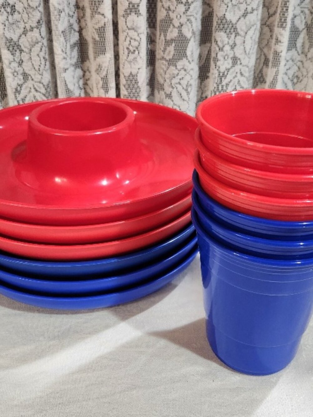 Set of 6 Great Plates w/Matching Cups, 3 Red & 3 Blue
